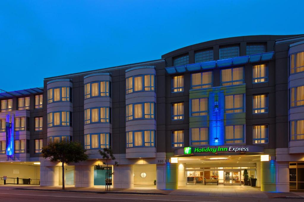 Holiday Inn Express Hotel & Suites Fisherman's Wharf, an IHG Hotel